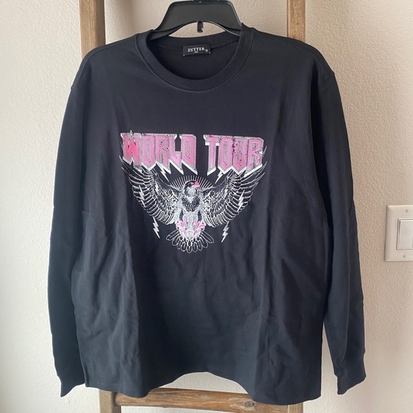 NEW - World Tour Pullover Black Long Sleeve - Picture 1 of 8